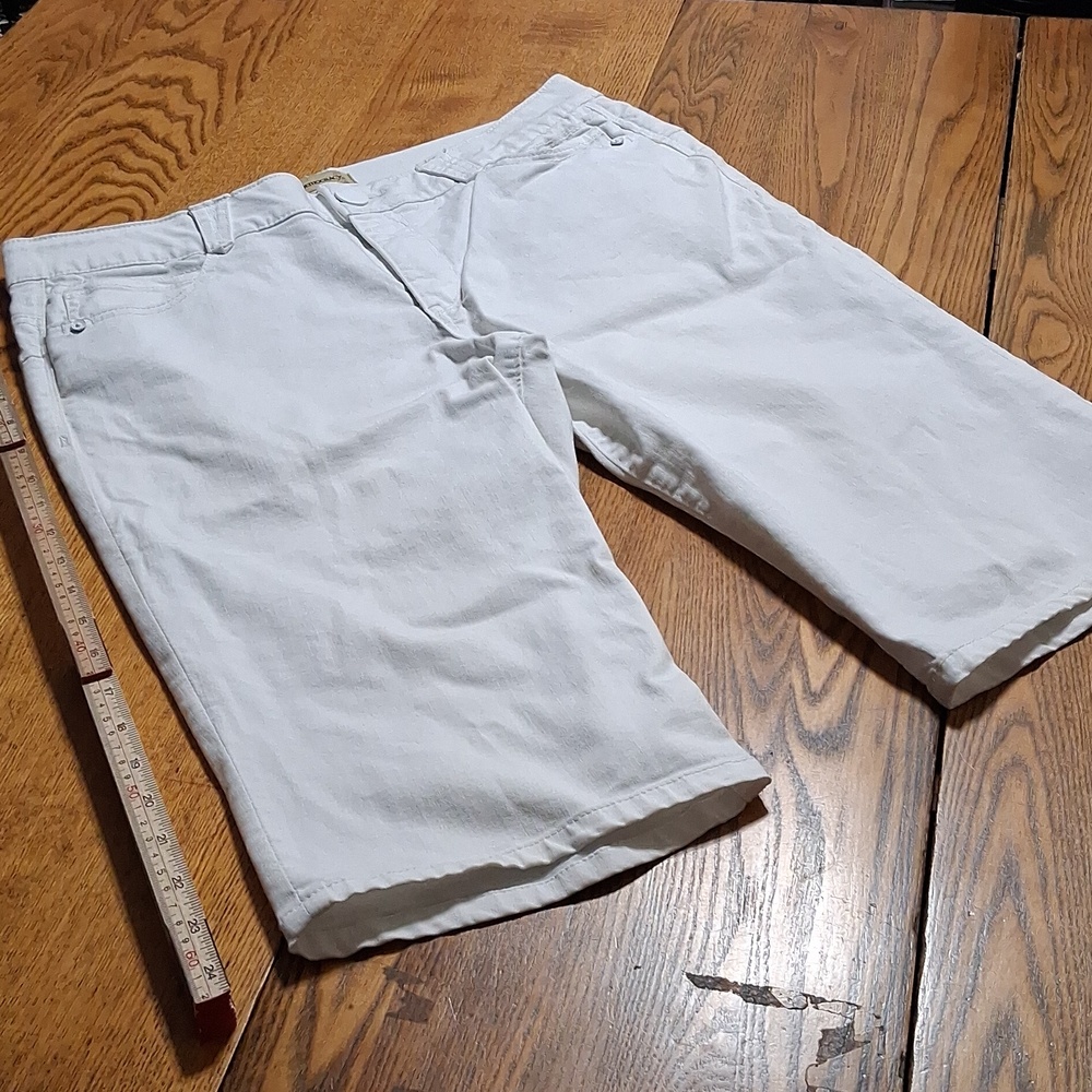 DEMOCRACY Jean Shorts Womens 12 WHITE AB SOLUTION Denim  BERMUDA Used